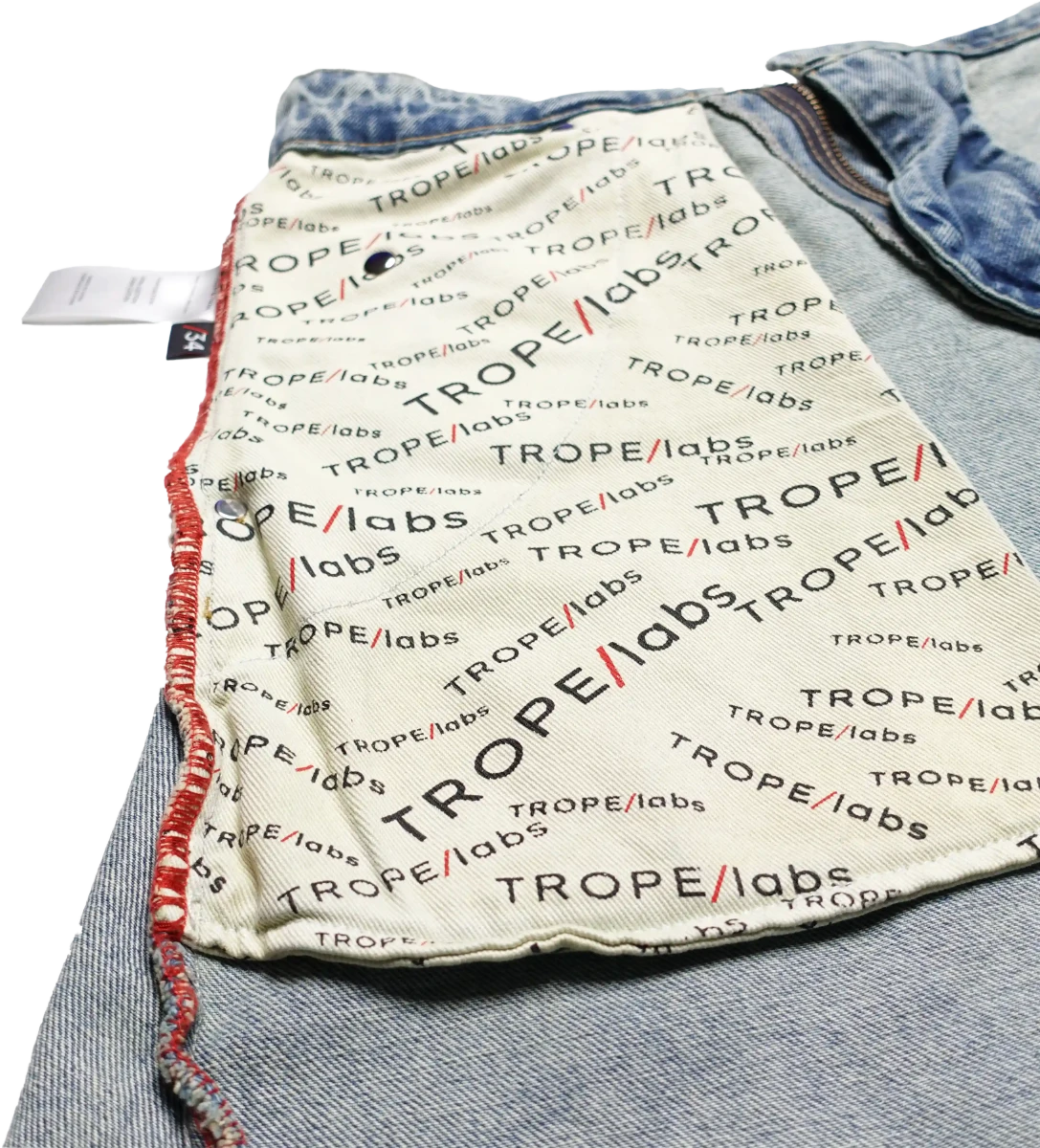 Close-up of inner pocket liner detail of light blue Curve 1010 barrel jeans